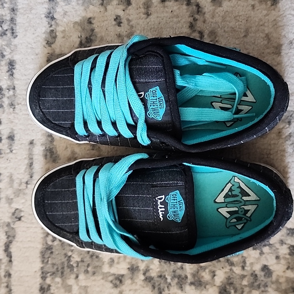 Vans - Picture 2 of 4